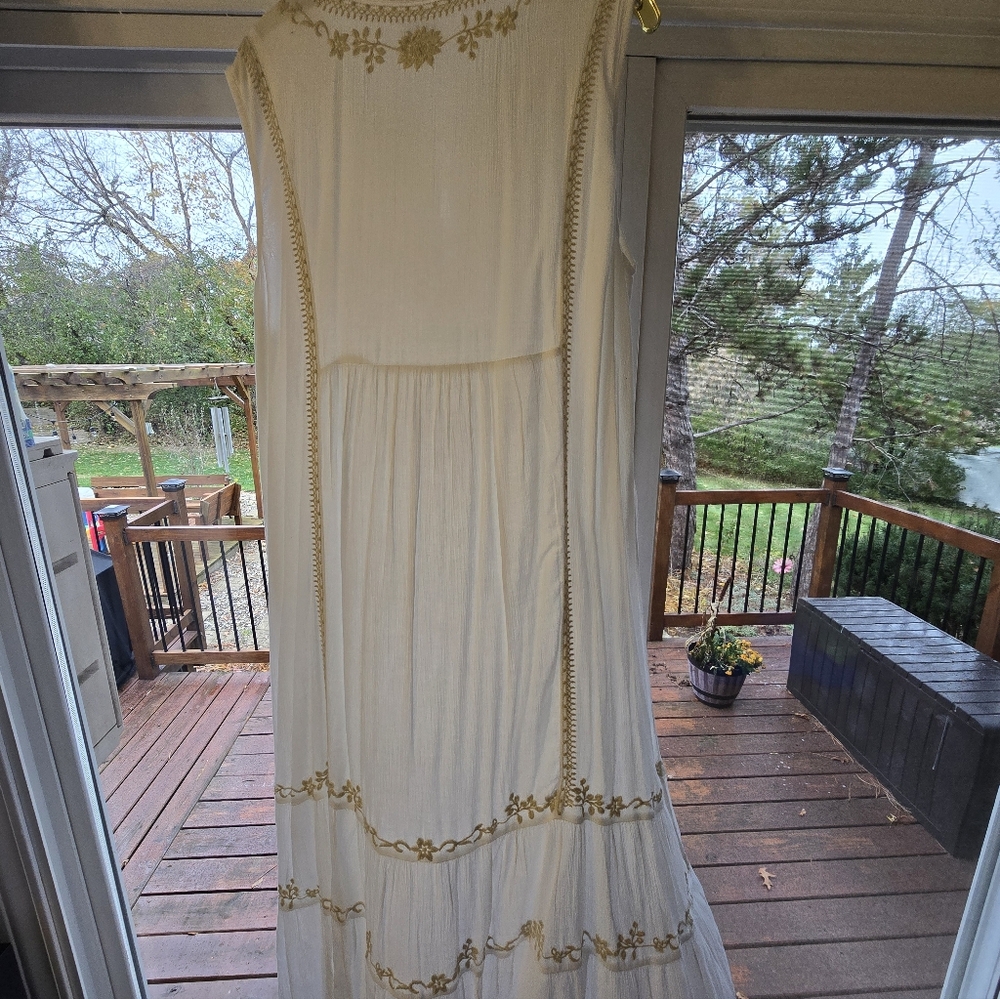 JJill Size 2x Embroidered White and Gold Maxi Dress - Picture 4 of 5